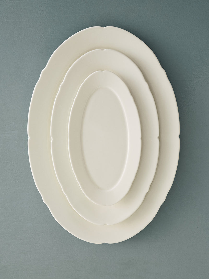 Silhouette medium oval plate, soft white (24,5cm)