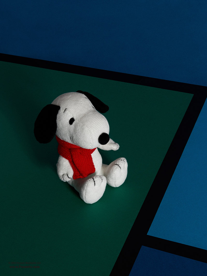 Snoopy with scarf soft toy (17 cm)