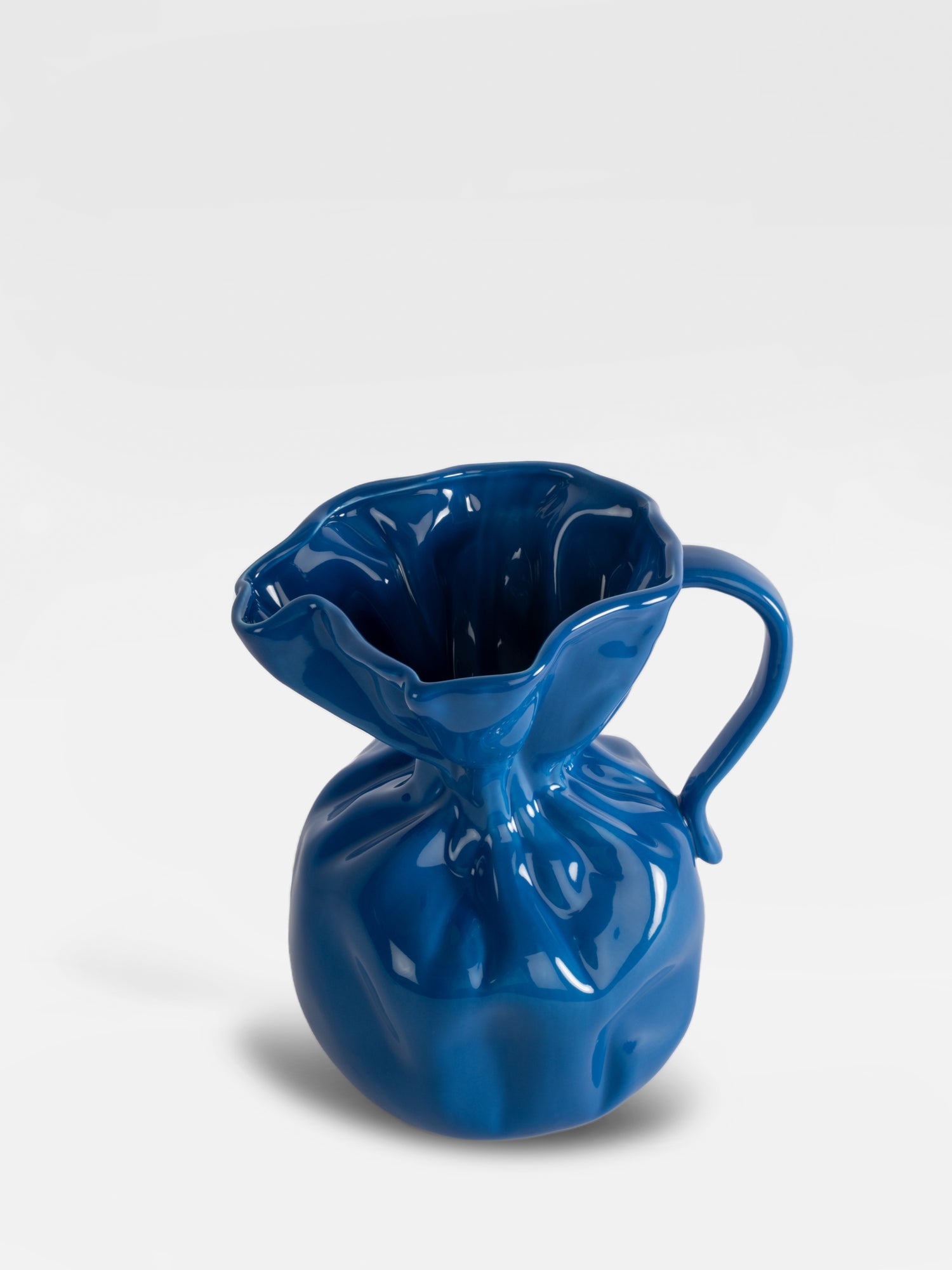 Crumple vase, white or blue