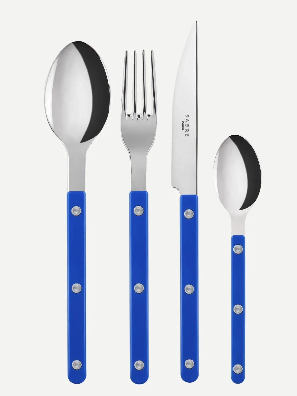 The little blue Bistrot spoon couples great with the Sabre Paris tablespoon, dinner fork and the dinner knife of the same colour. But why not try to mix mix it with other shades, too, as the cutleries are available to buy in single pieces - think the blue with burgundy or true red, orange, ivory or the faux tortoise patterned Bistrot cutleries!