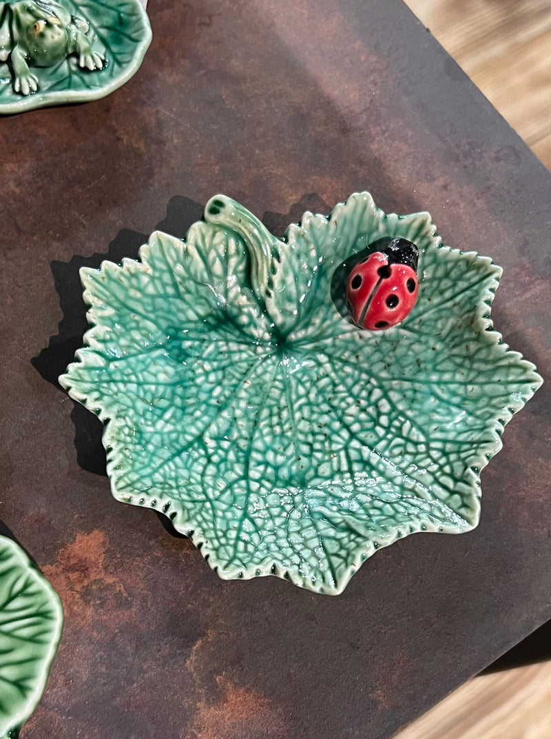 Ragwort leaf platter with ladybug (14cm)