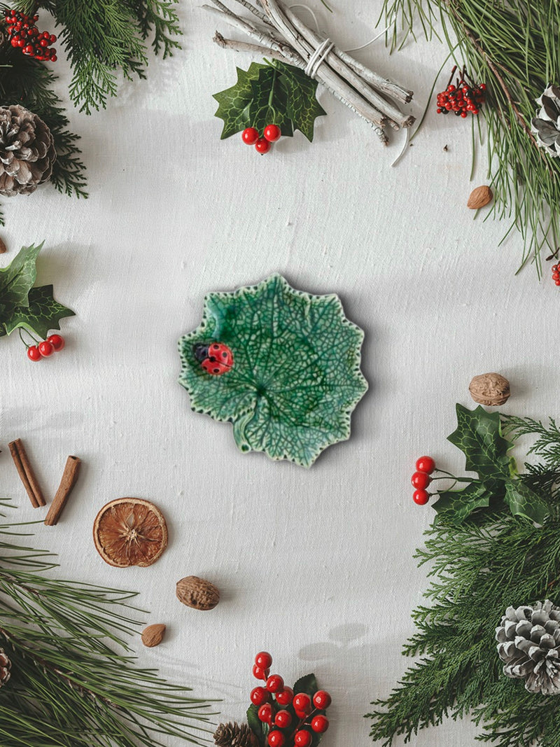 Ragwort leaf platter with ladybug (14cm)