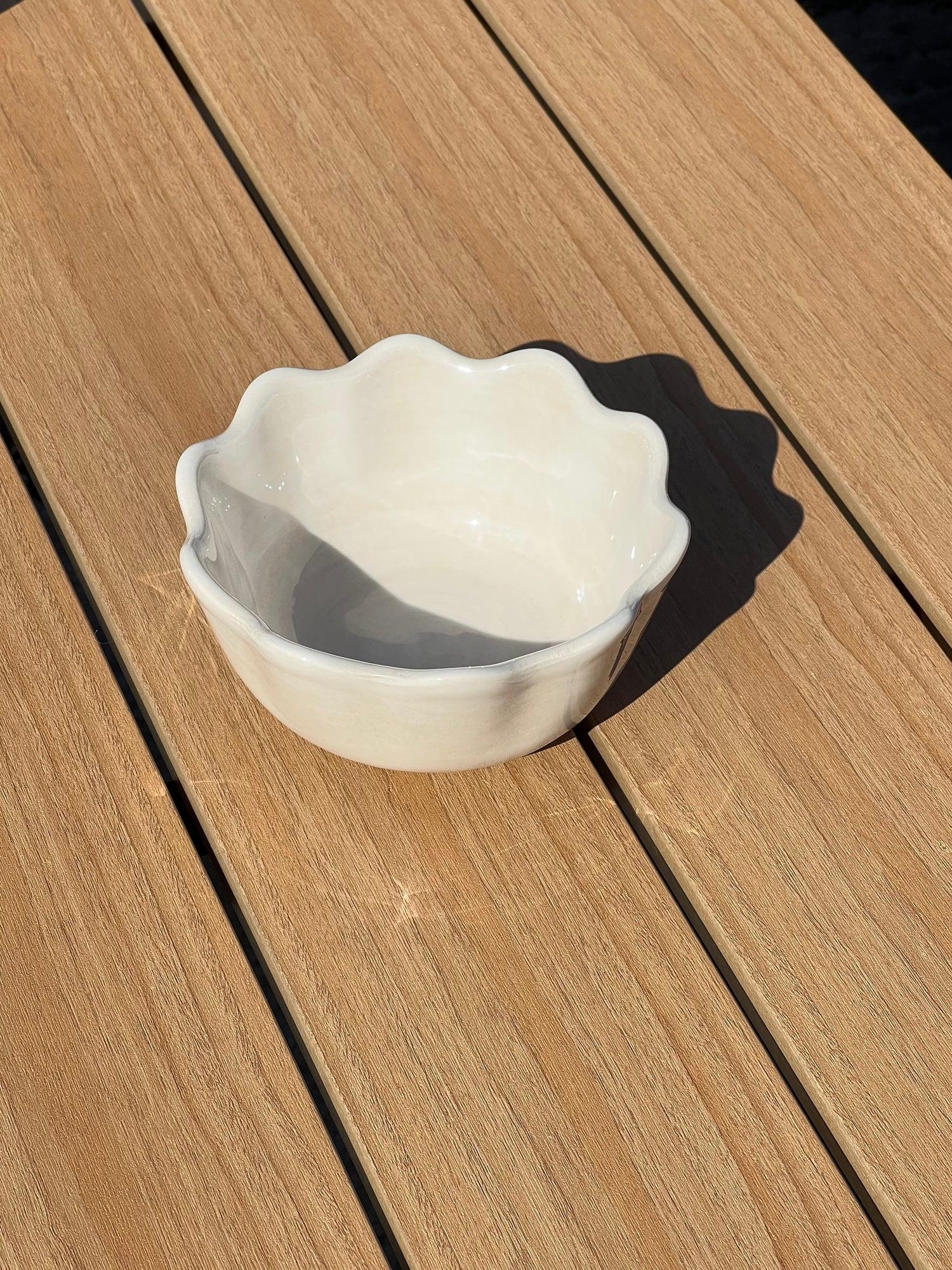 Oyster small bowl, sand (13 cm)