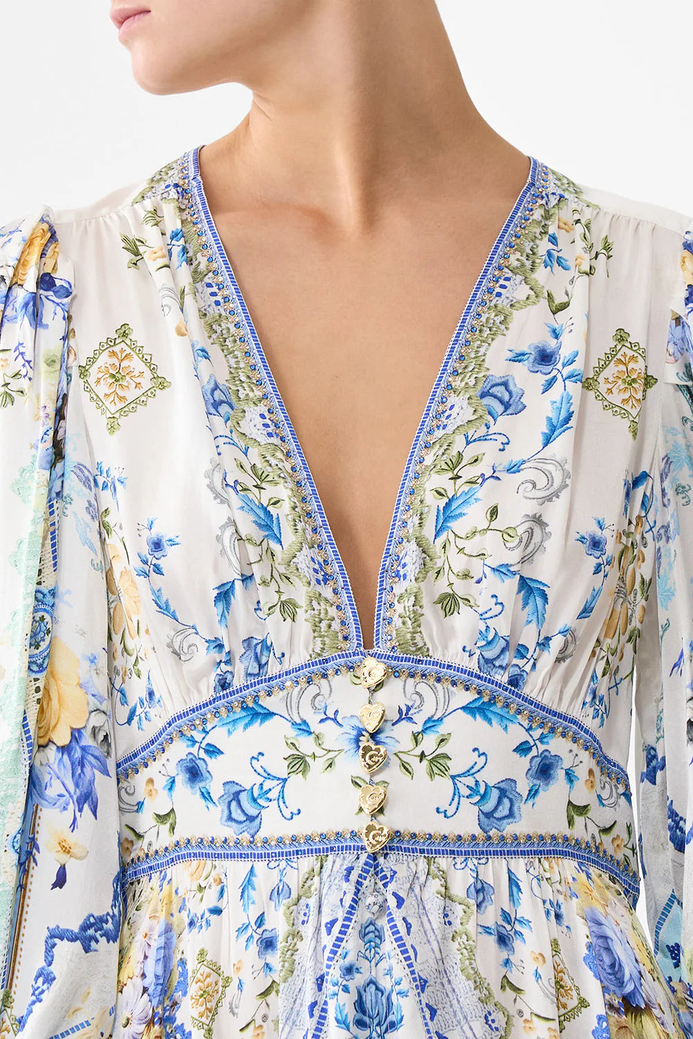 Shaped waistband dress with gathered sleeves, white-blue