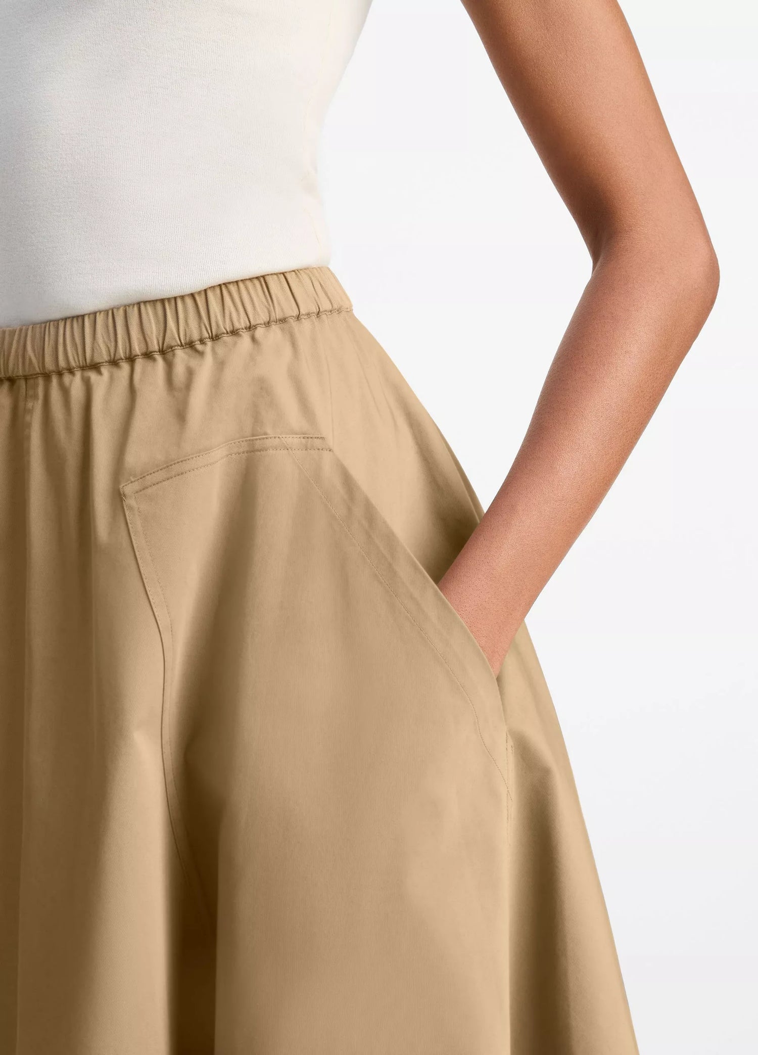 Full skirt with pockets, beige