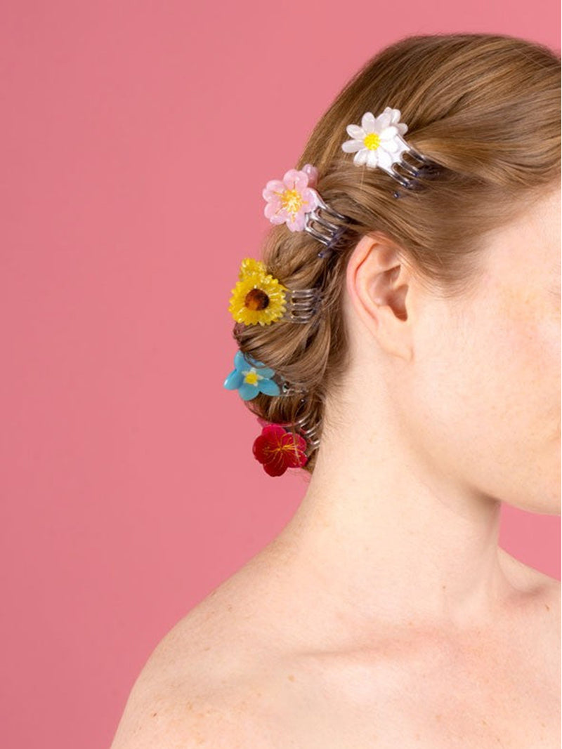 Mini daisy hair claw