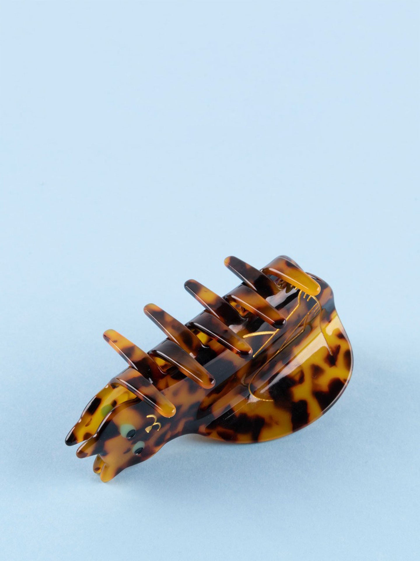 Bengal cat hair claw