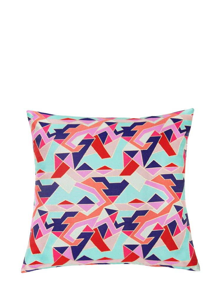 Colourful cushion with dynamic pattern