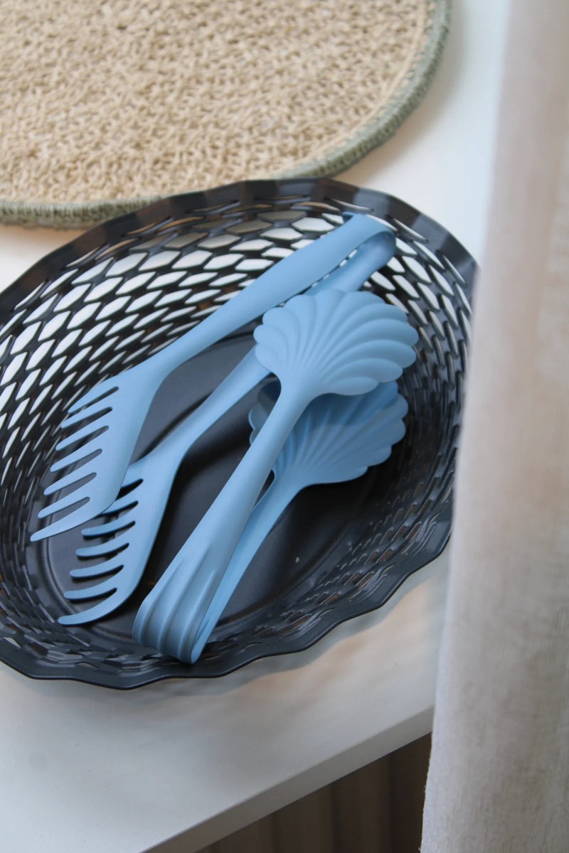 Shell-shaped salad tong, blue
