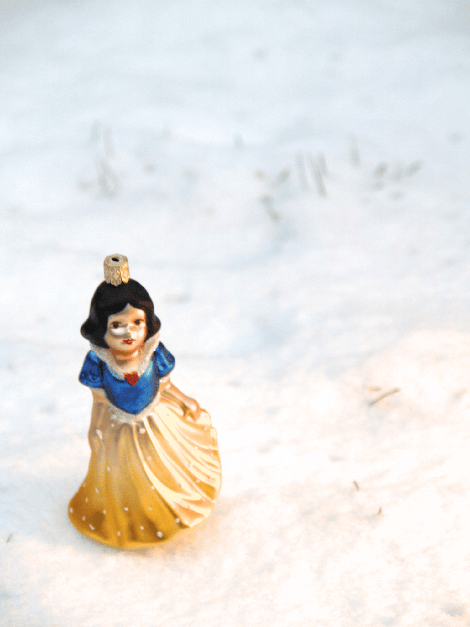 Snow White glass ornament, yellow/blue