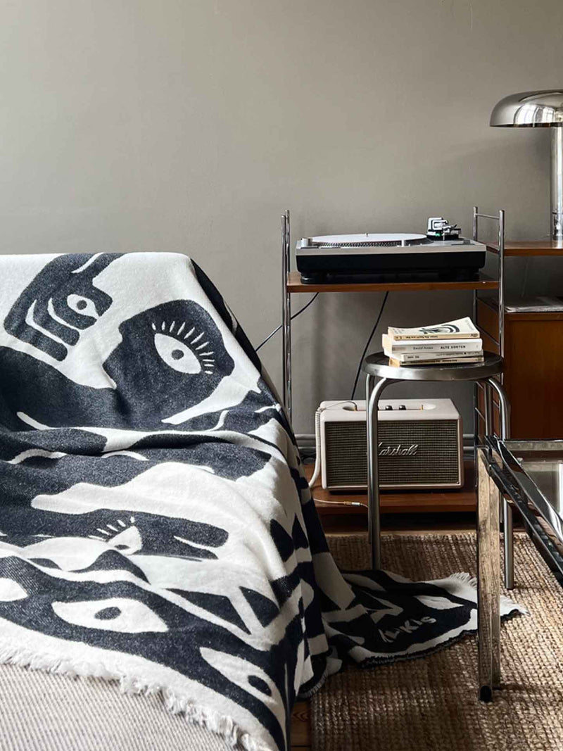 No. 26 cotton blanket, black/white