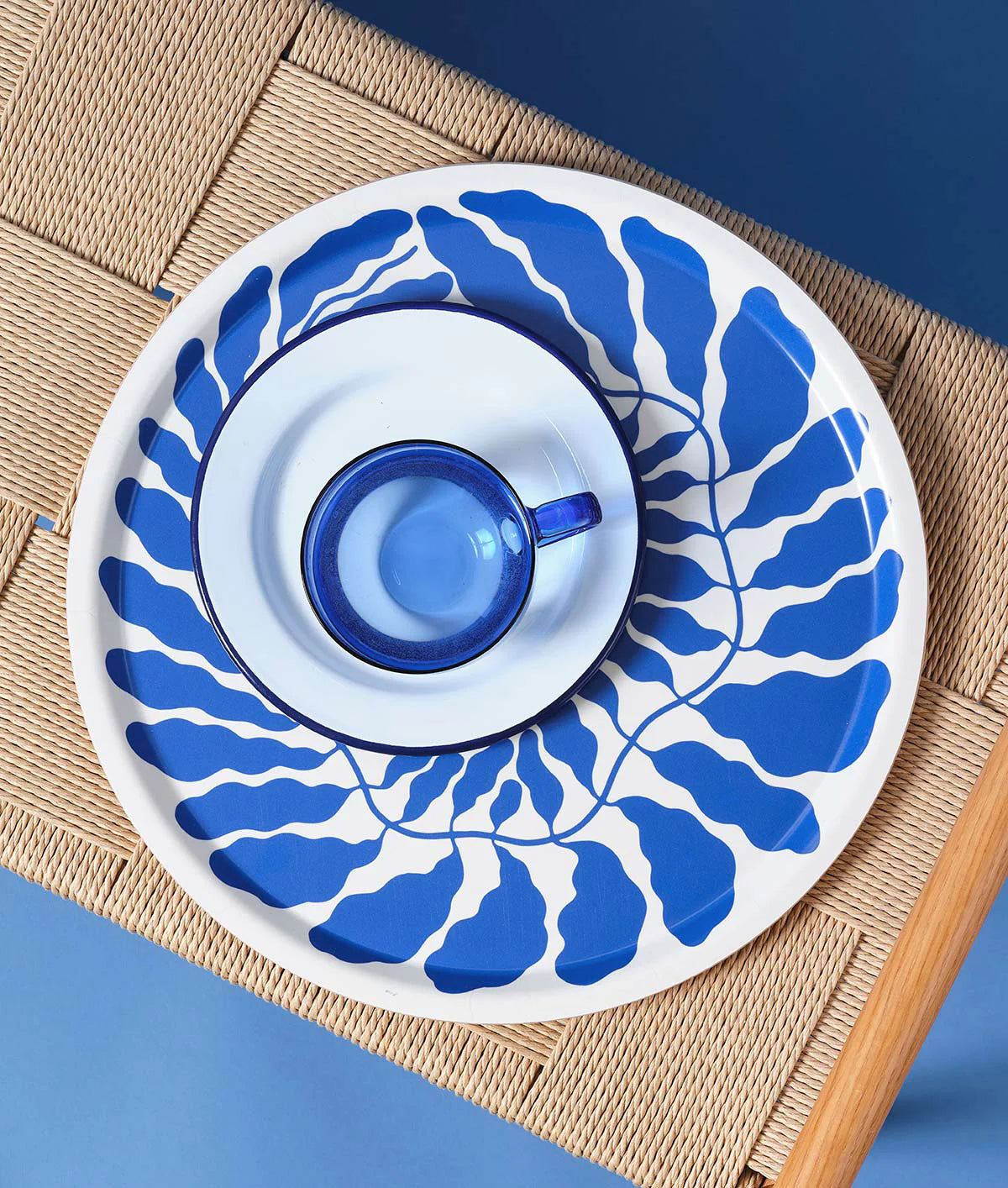 Leaves round tray by Linnéa Andersson