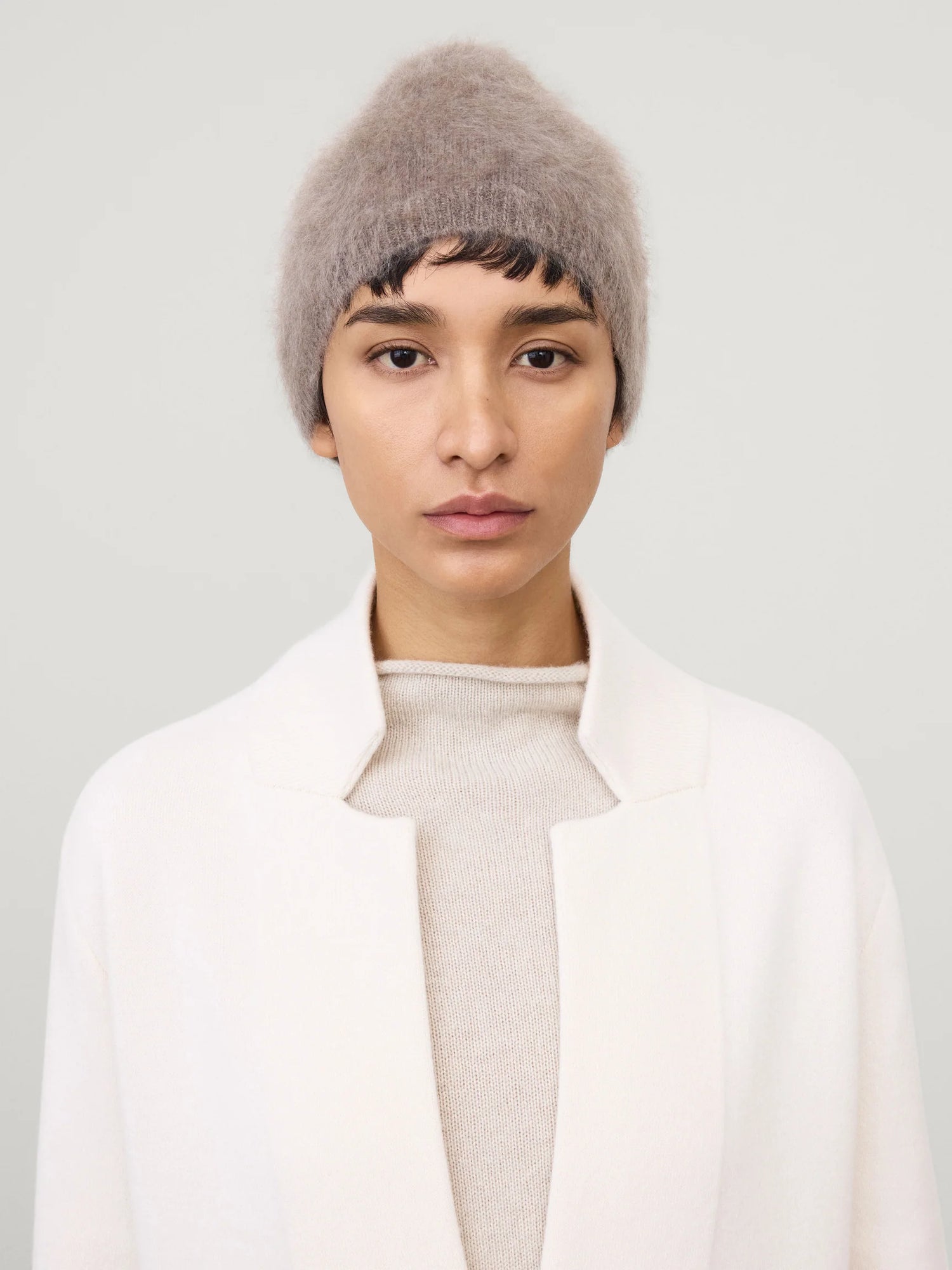 Brushed cashmere beanie, truffle brown