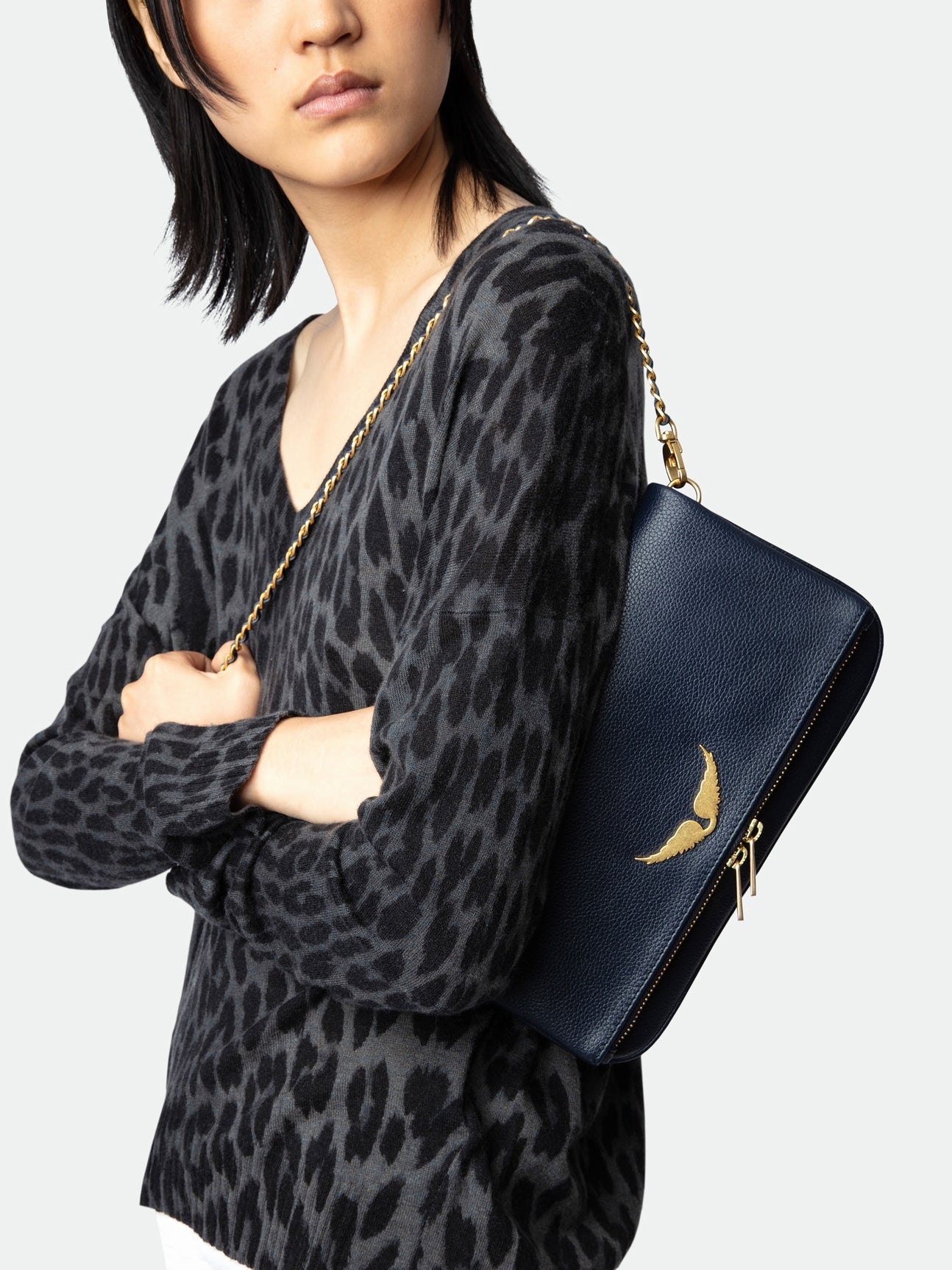 Rock grained leather bag, ink - gold chain