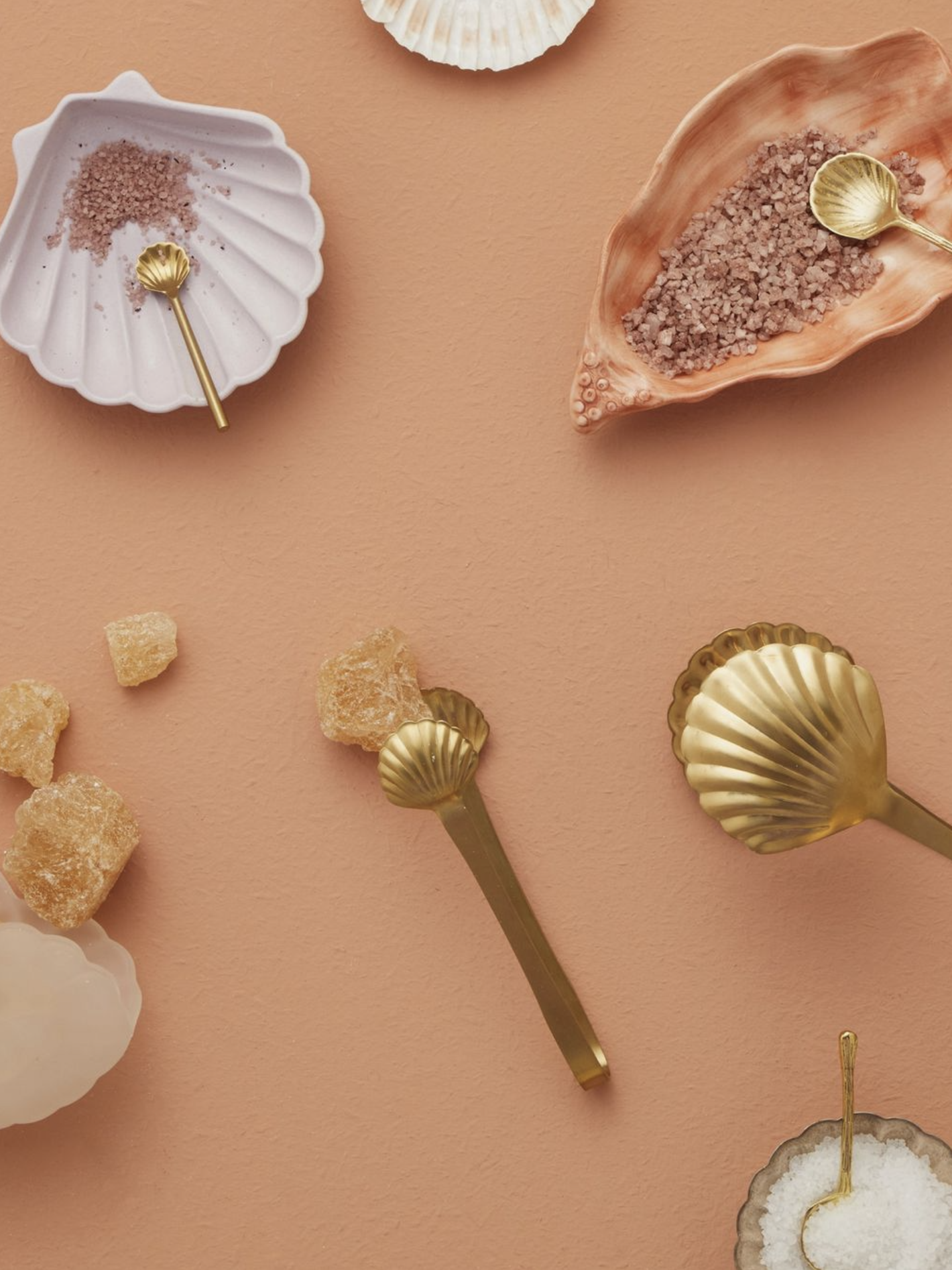 Large shell tongs, gold