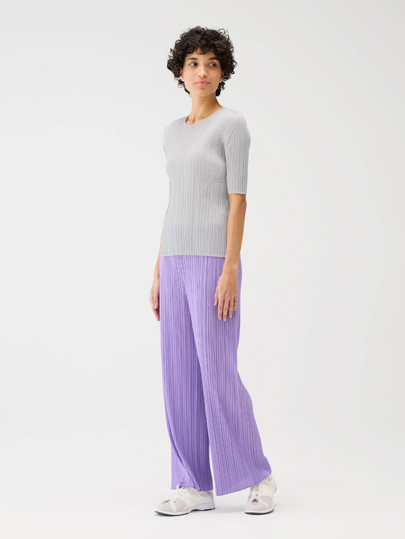 Straight-leg pleated pants, black
