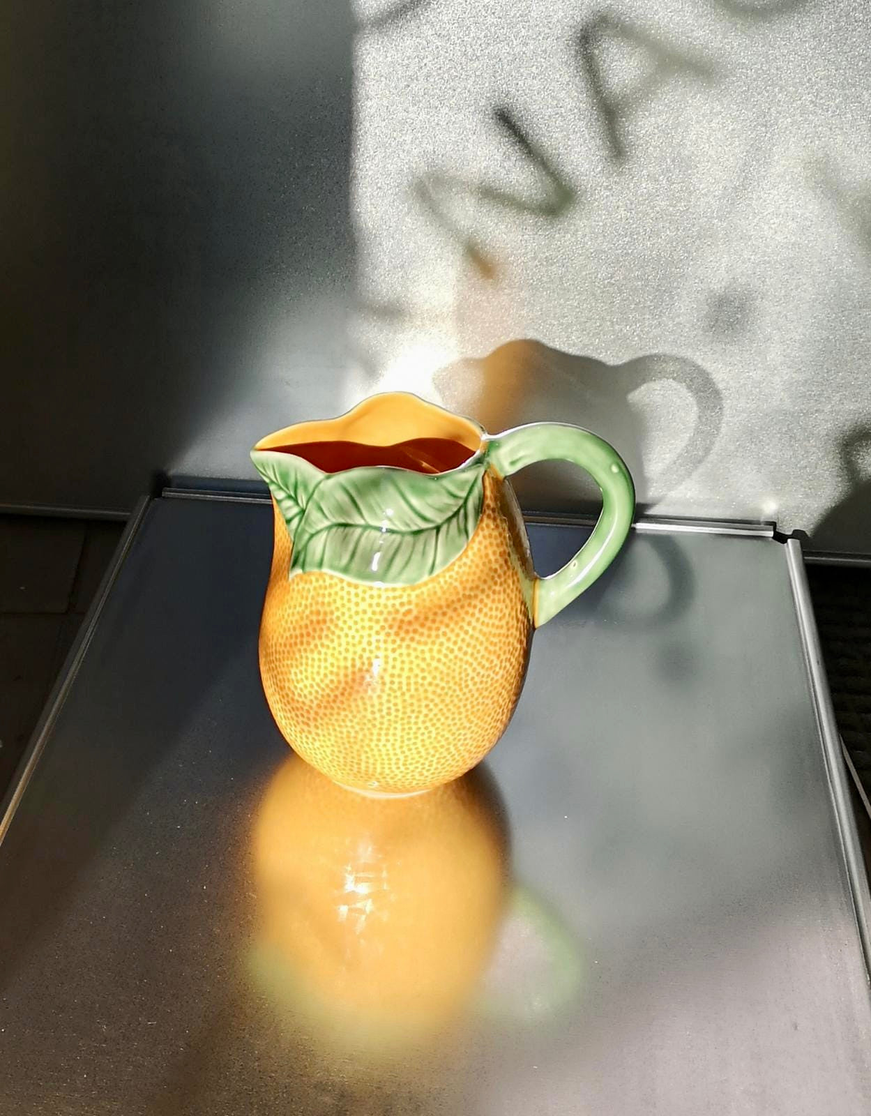 Orange Pitcher, orange