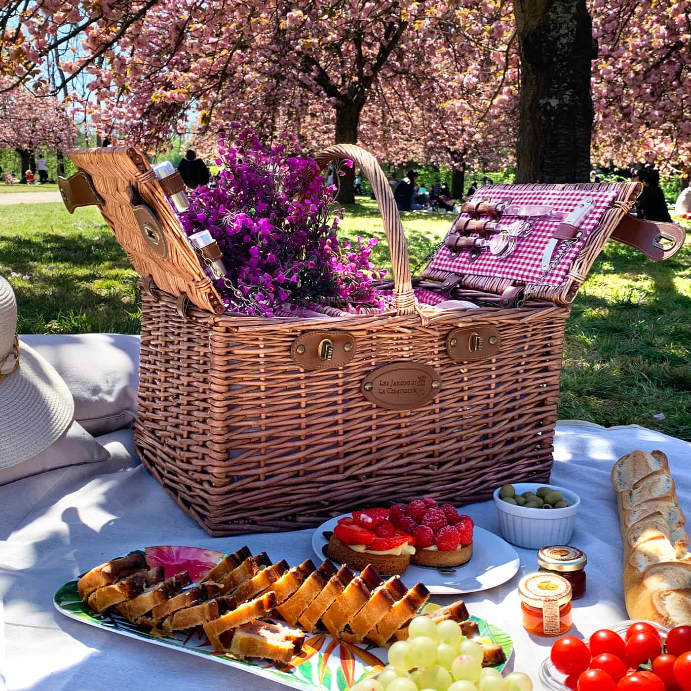 Picnic basket red gingham, 4 person