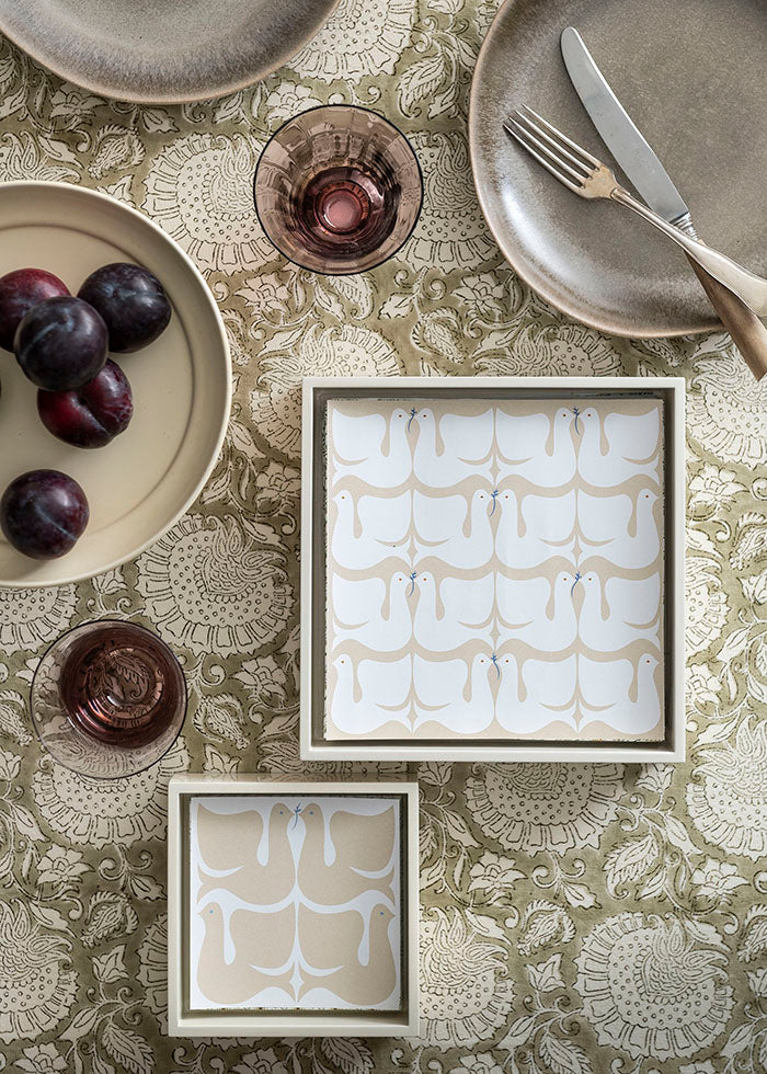 Doves dinner paper napkins, off-white (20 x 20 cm)