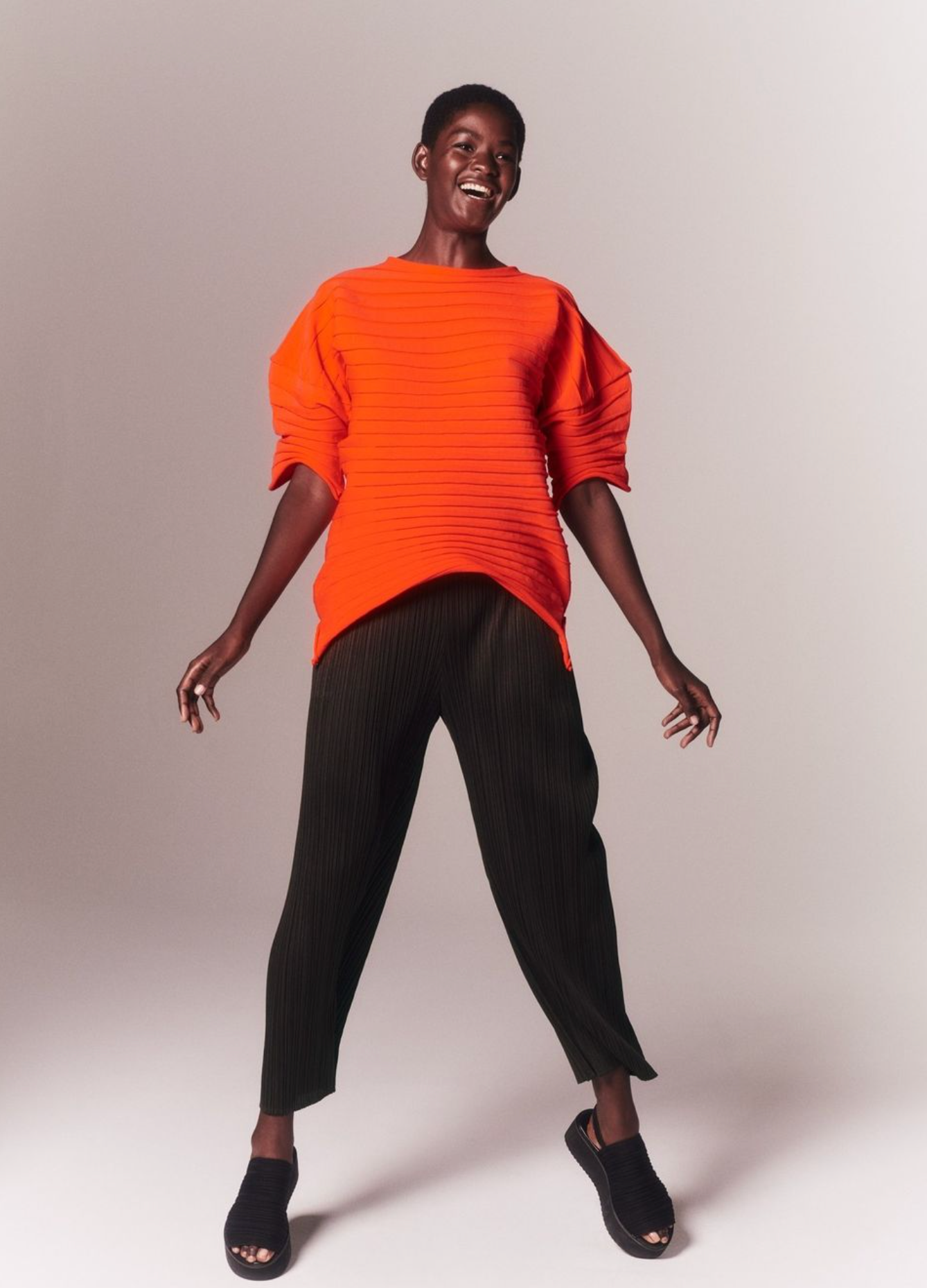 Short-sleeved knitted top, bright orange