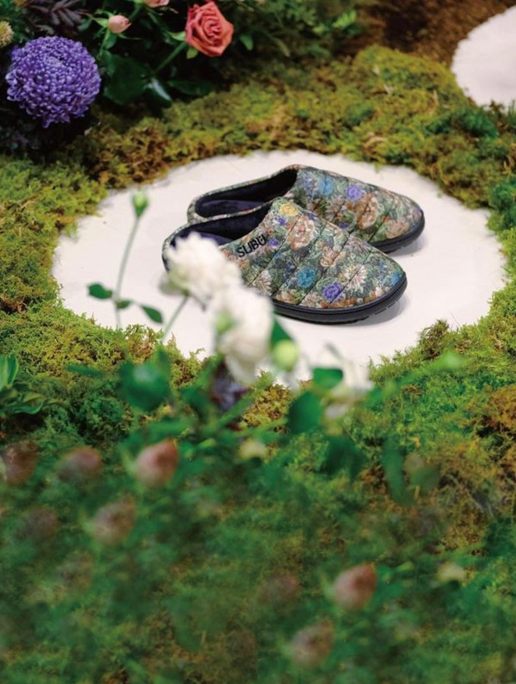 Subu Nannen Day Botanical puffer slippers
