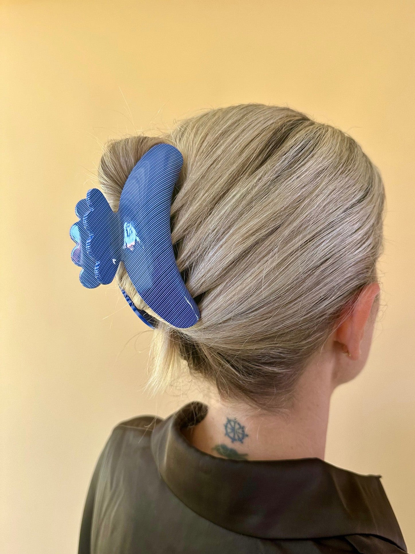 Big Helle hair claw in denim blue holding hairs in cute 1990's style updo