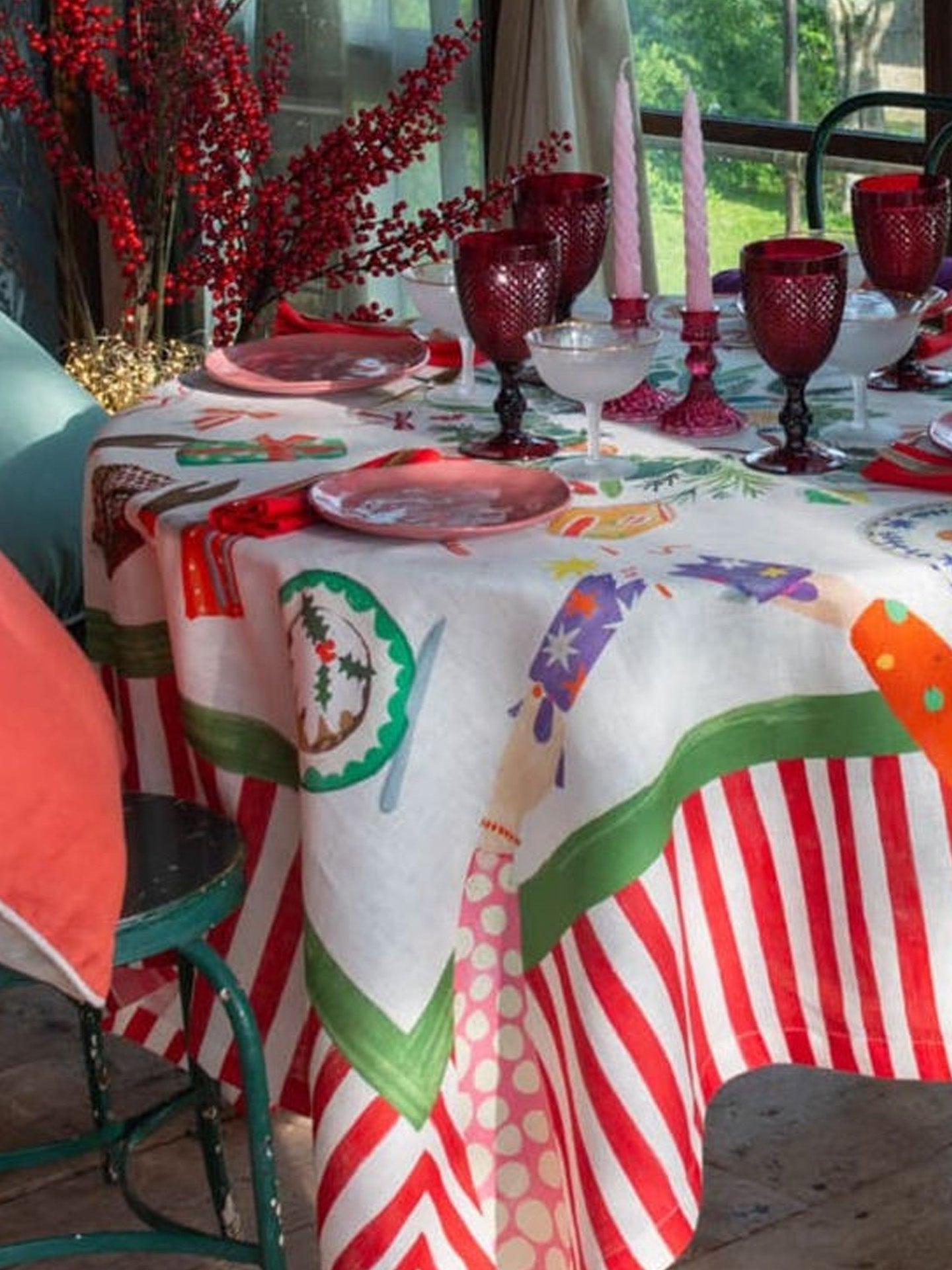 Hand on xmas tablecloth, 270 cm