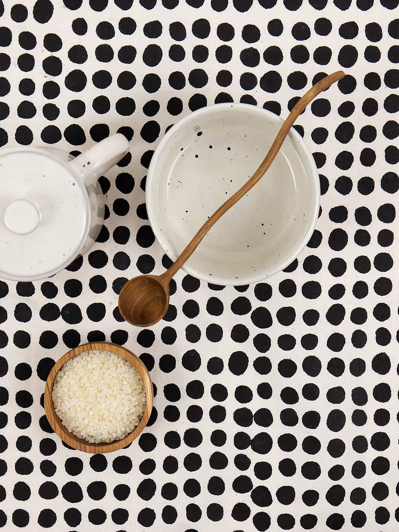 Dots table cloth, white/black (140x260 cm)
