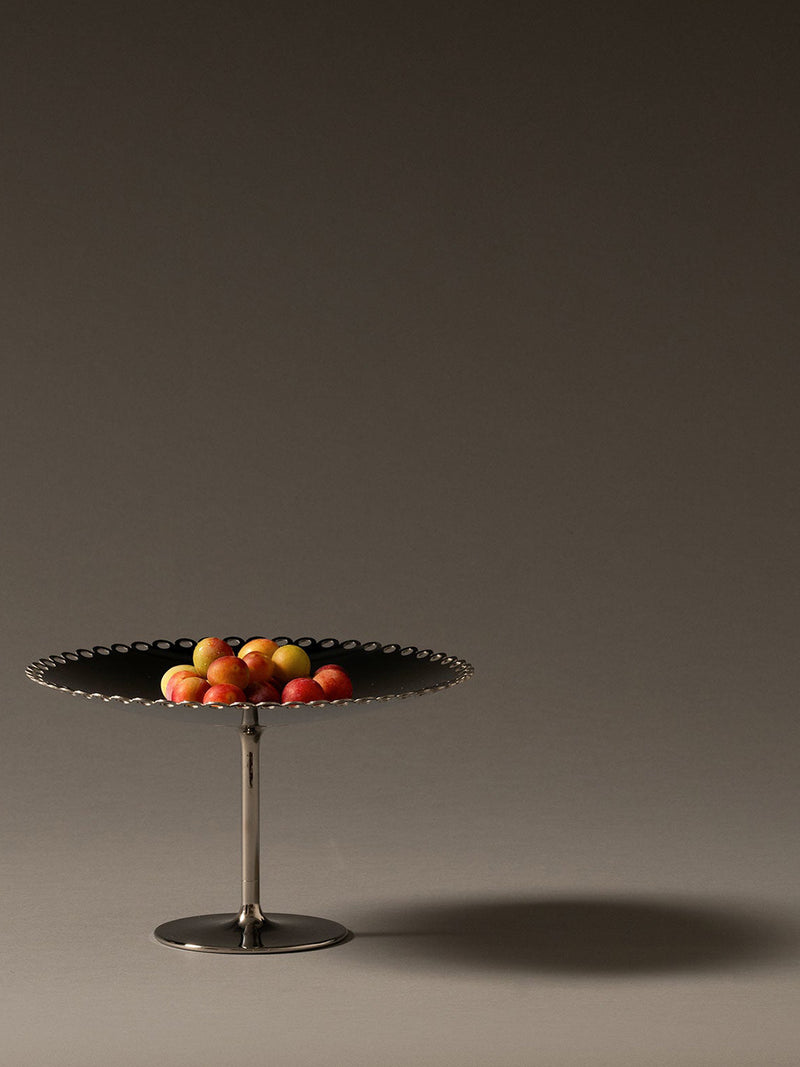 Edges cake stand