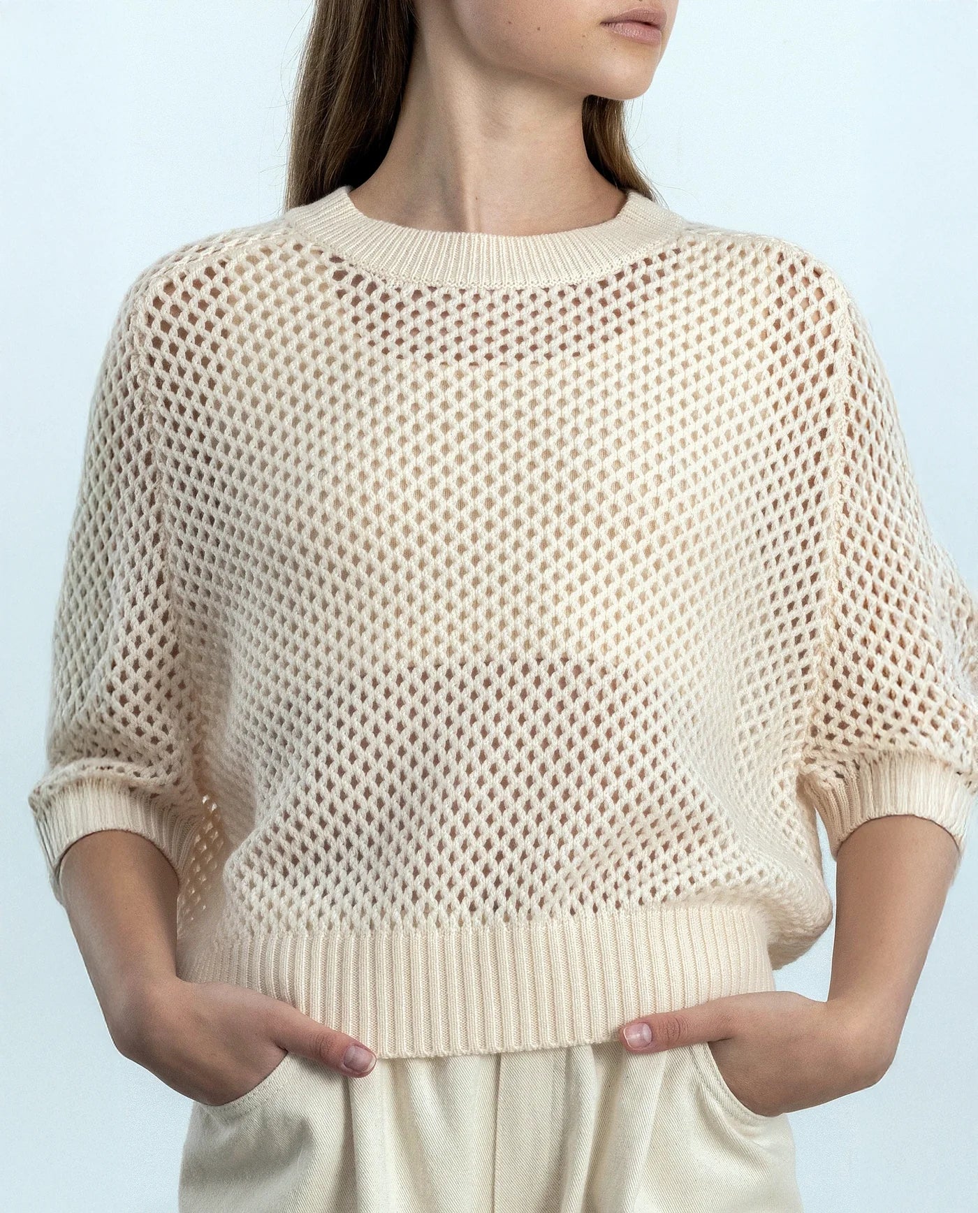 Round neck wool blend sweater w/short sleeves, oat milk