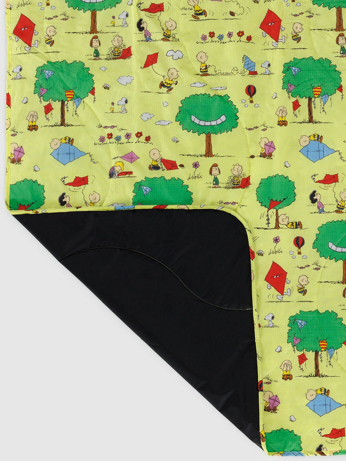 Puffy picnic blanket, Kite Eating Tree