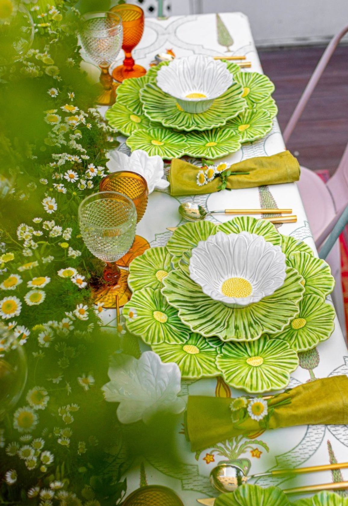 Cosmos large charger plate, Maria Flor (37cm)