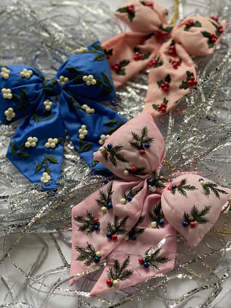 Winther berries ornament