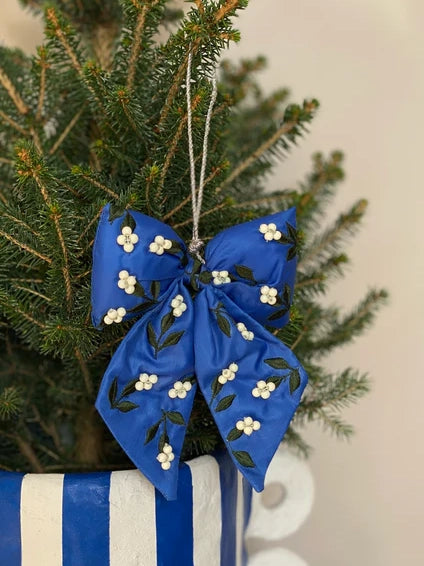 Winther berries ornament