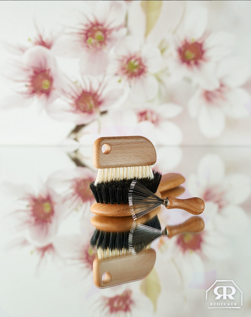 Comb and brush cleaner, beechwood