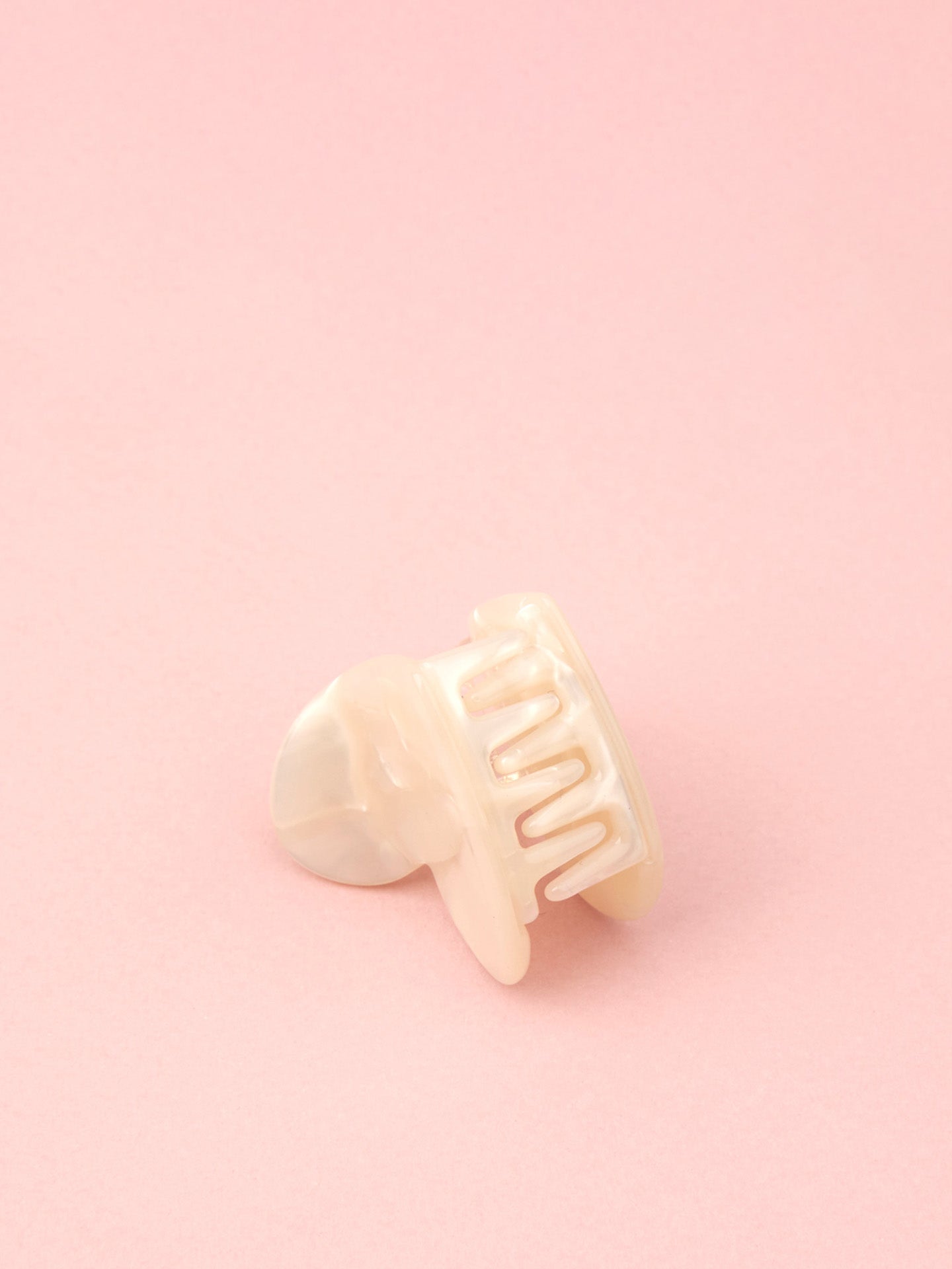 Mini pearl white heart hair claw