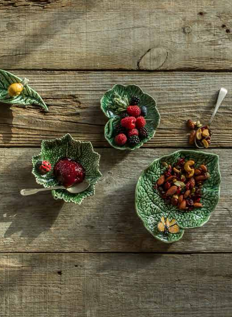 Ragwort leaf platter with ladybug (14cm)
