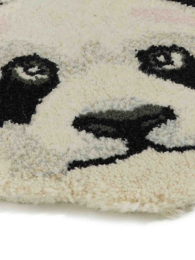 Plumpy panda head rug