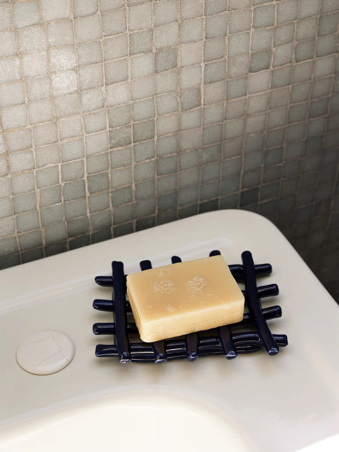 Ceramic soap tray, blue
