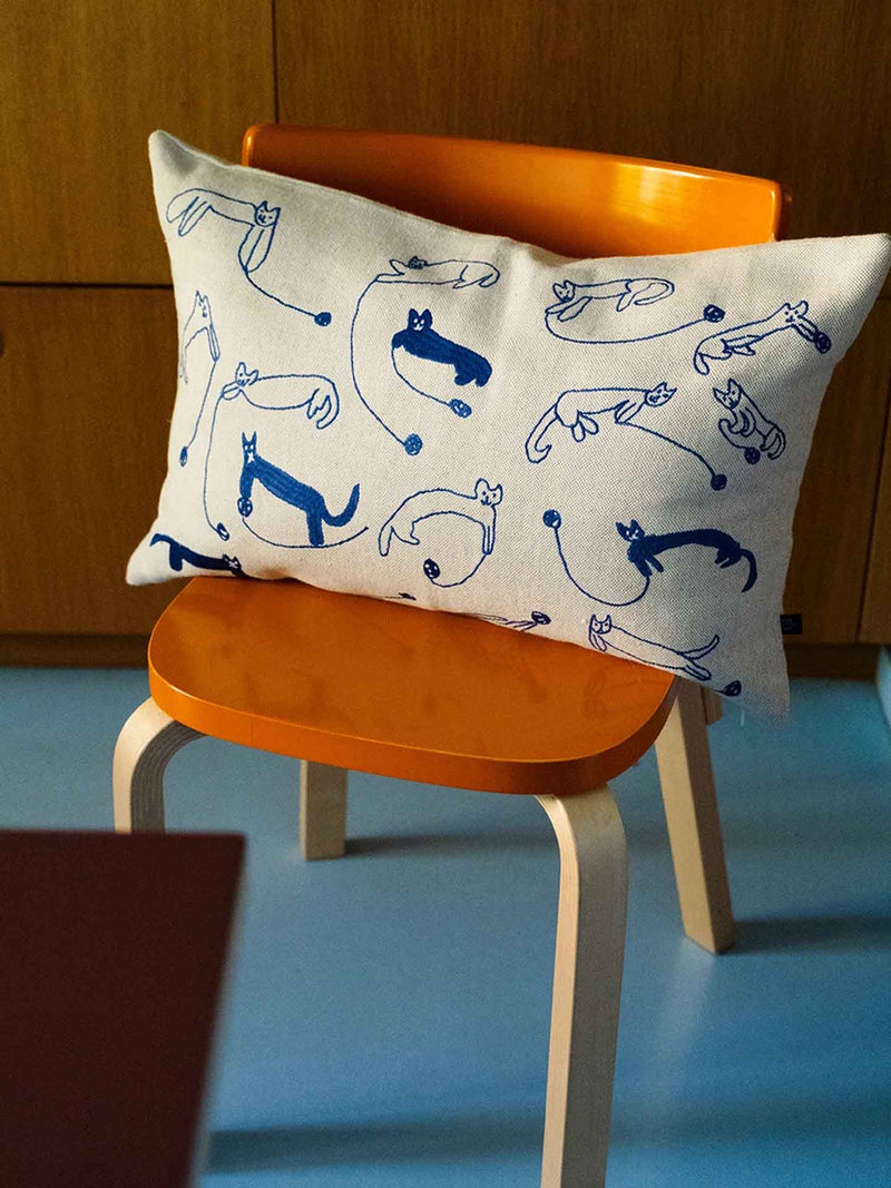 Garnkatter embroidered cushion cover (40 x 60 cm)