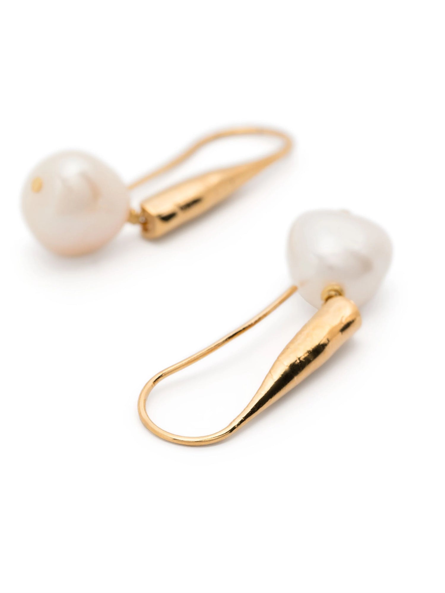 Earrings with pearl, gold