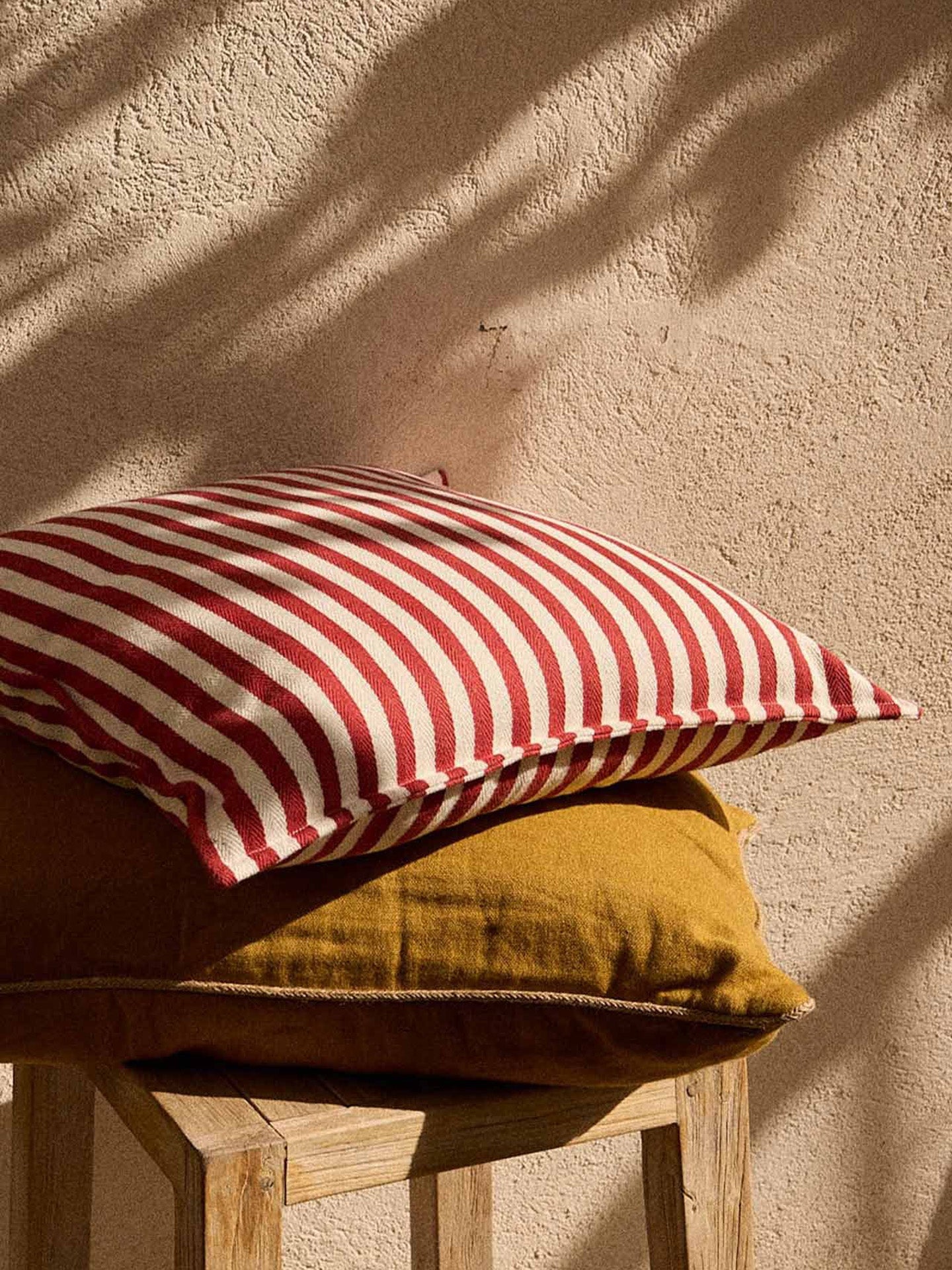 Havana cushion cover, red stripes (50 x 50 cm)