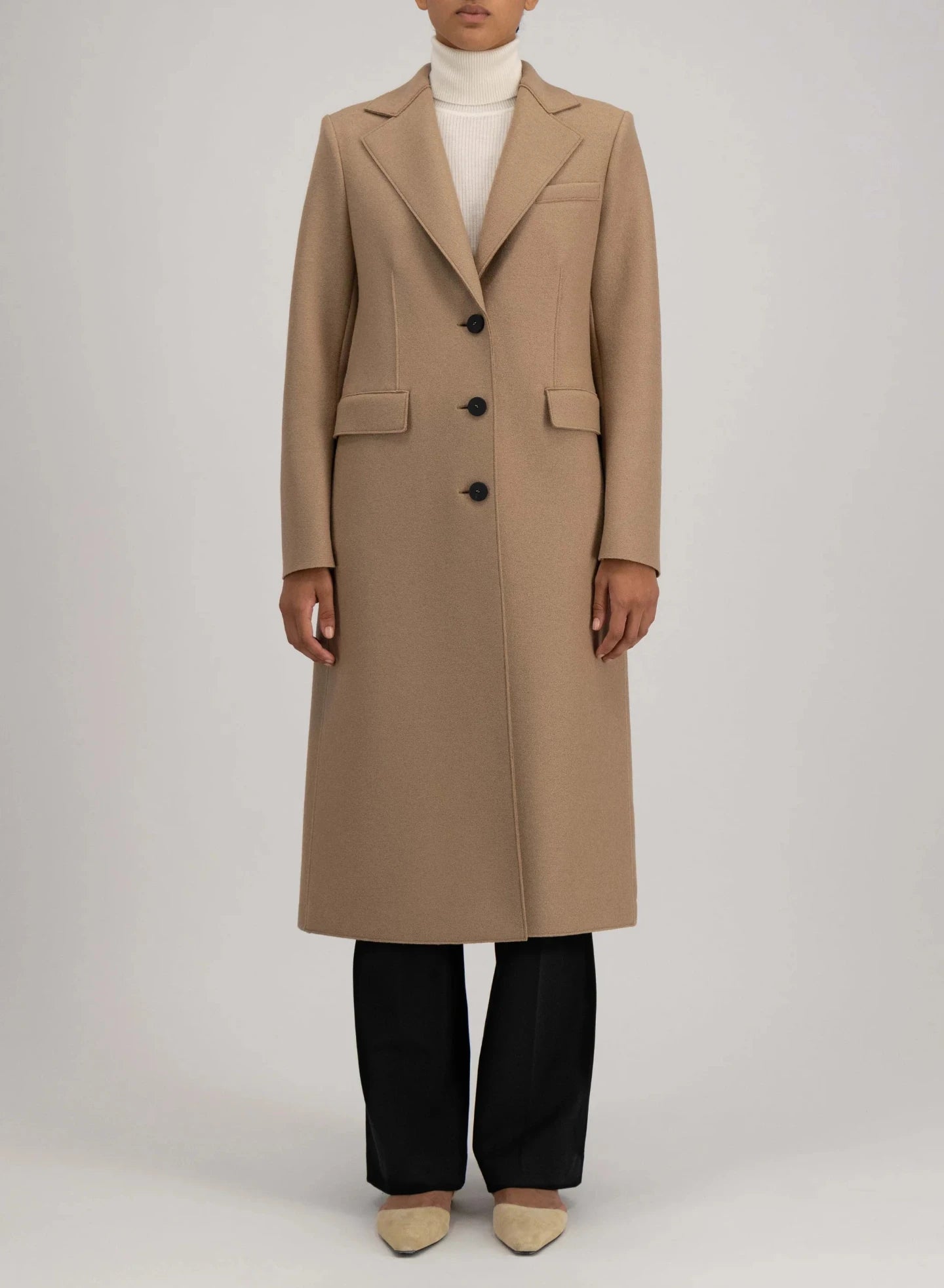 Single breasted coat with shoulder pads pressed wool, tan