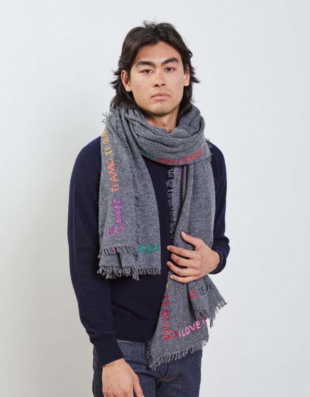 Te Quiero cashmere scarf with embroidery, grey