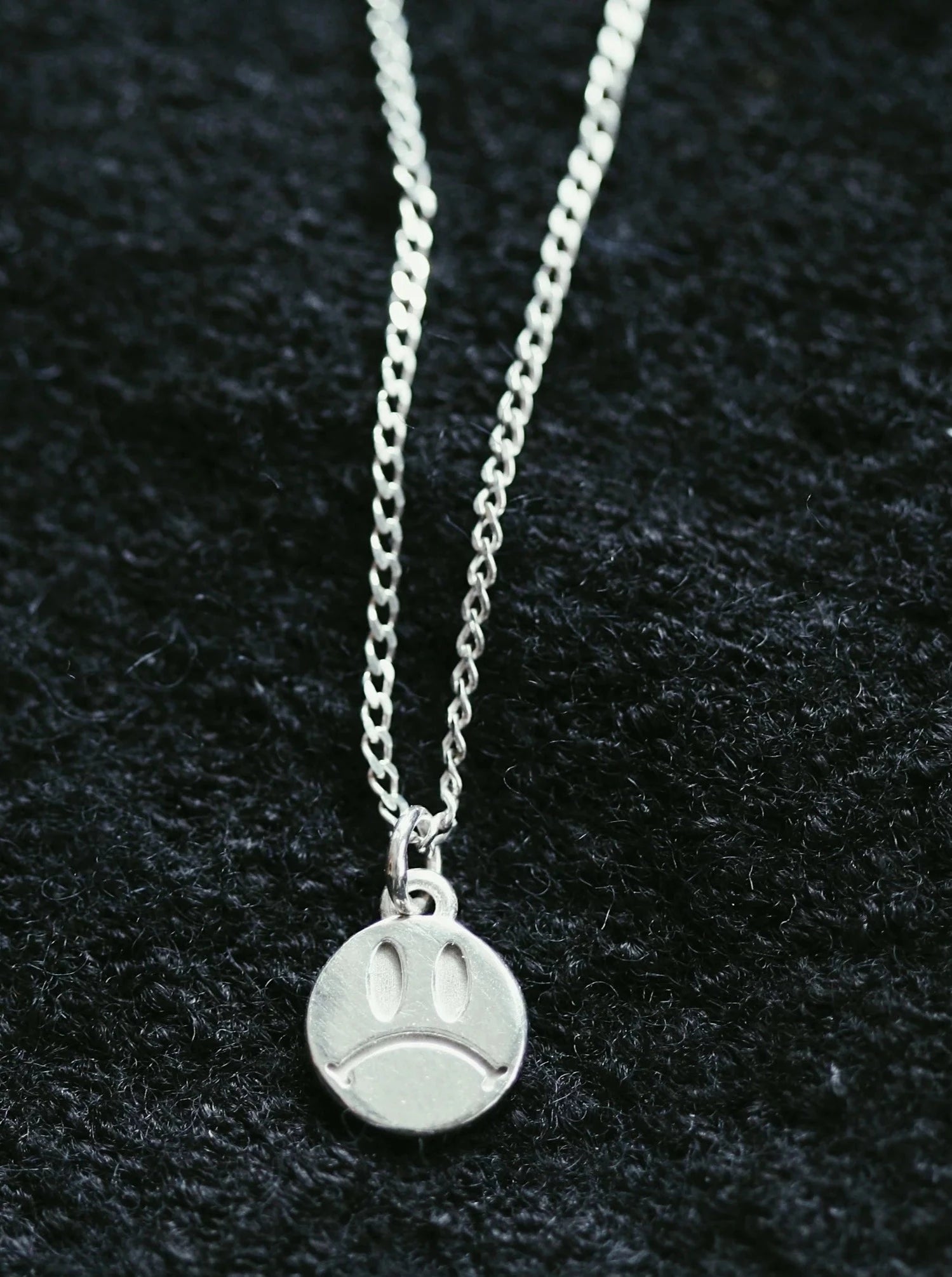 Mini sad smiley pendant w/50 cm chain, silver