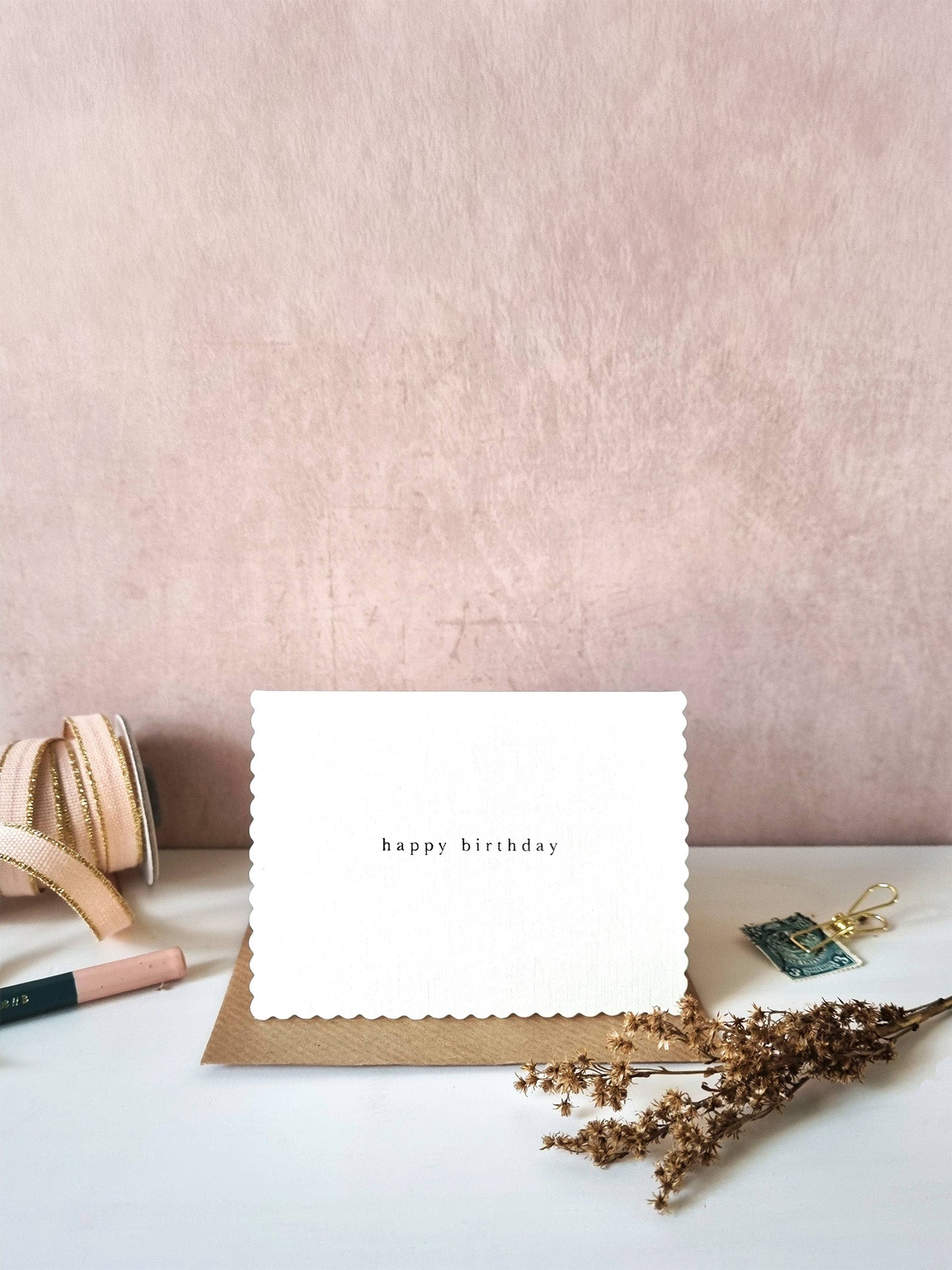 Mignon scalloped mini birthday card