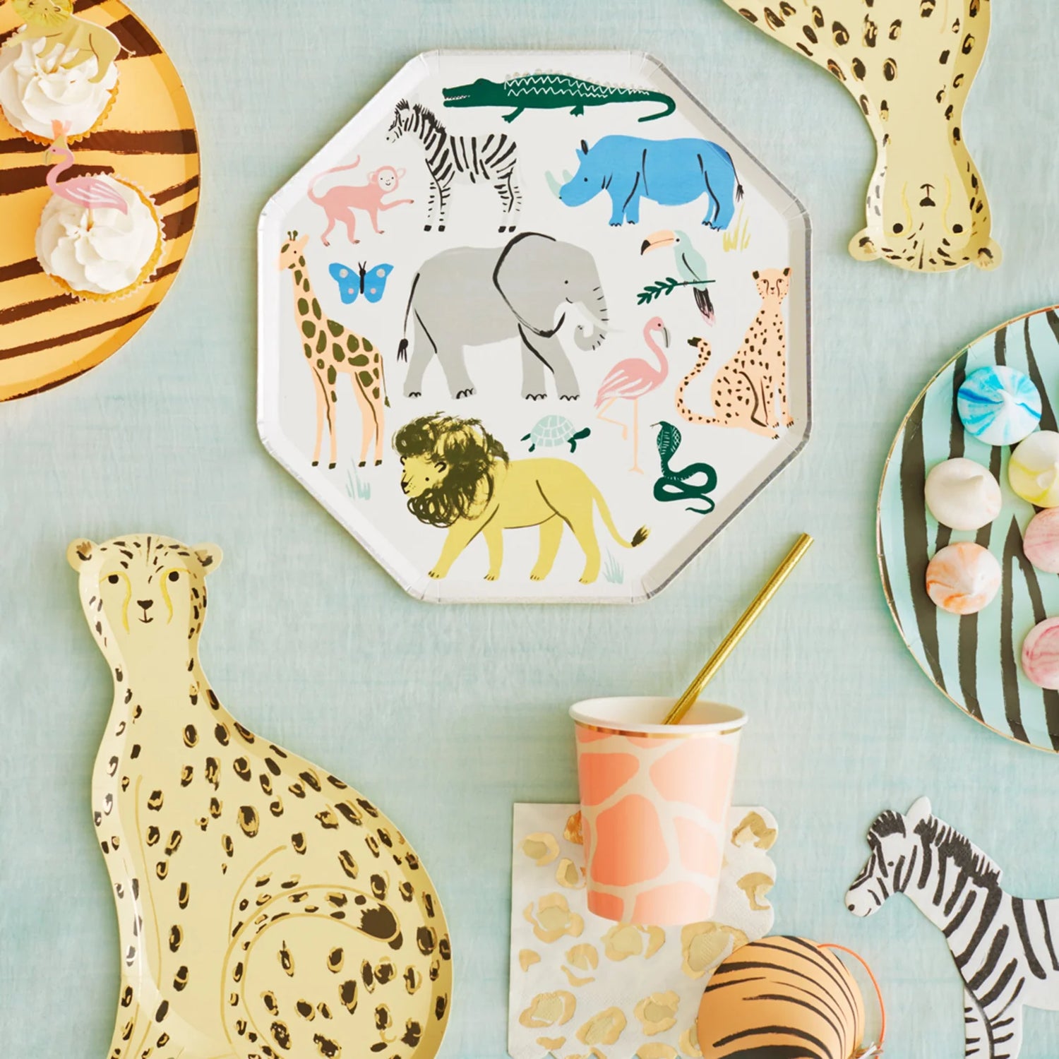 Children's plates with animal illustrations on a light blue background