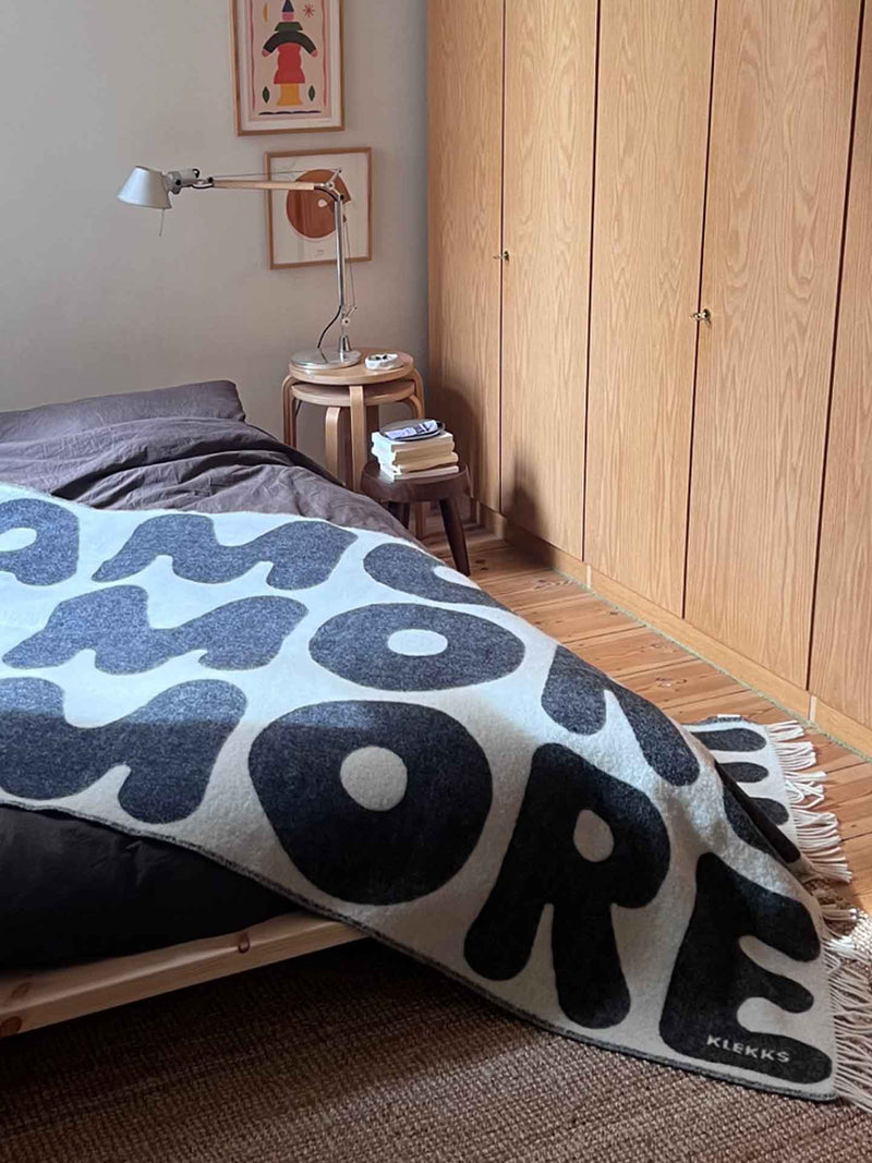 No. 11 amore wool blanket, black