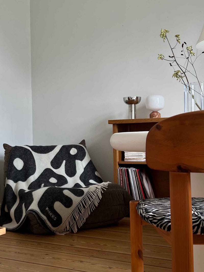 No. 11 amore wool blanket, black