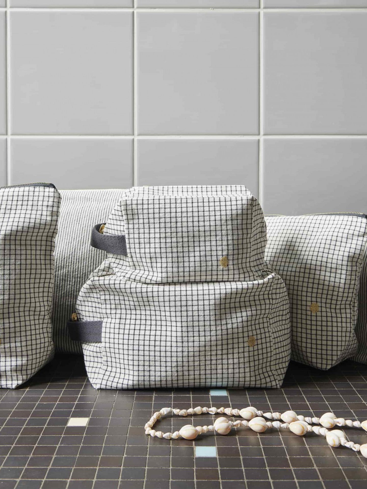 Gustave L cube cosmetic pouch, grid and black (22 × 14 × 10.5 cm)